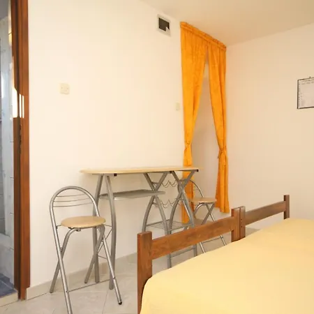 Studio 8863a Rukavac (Vis)